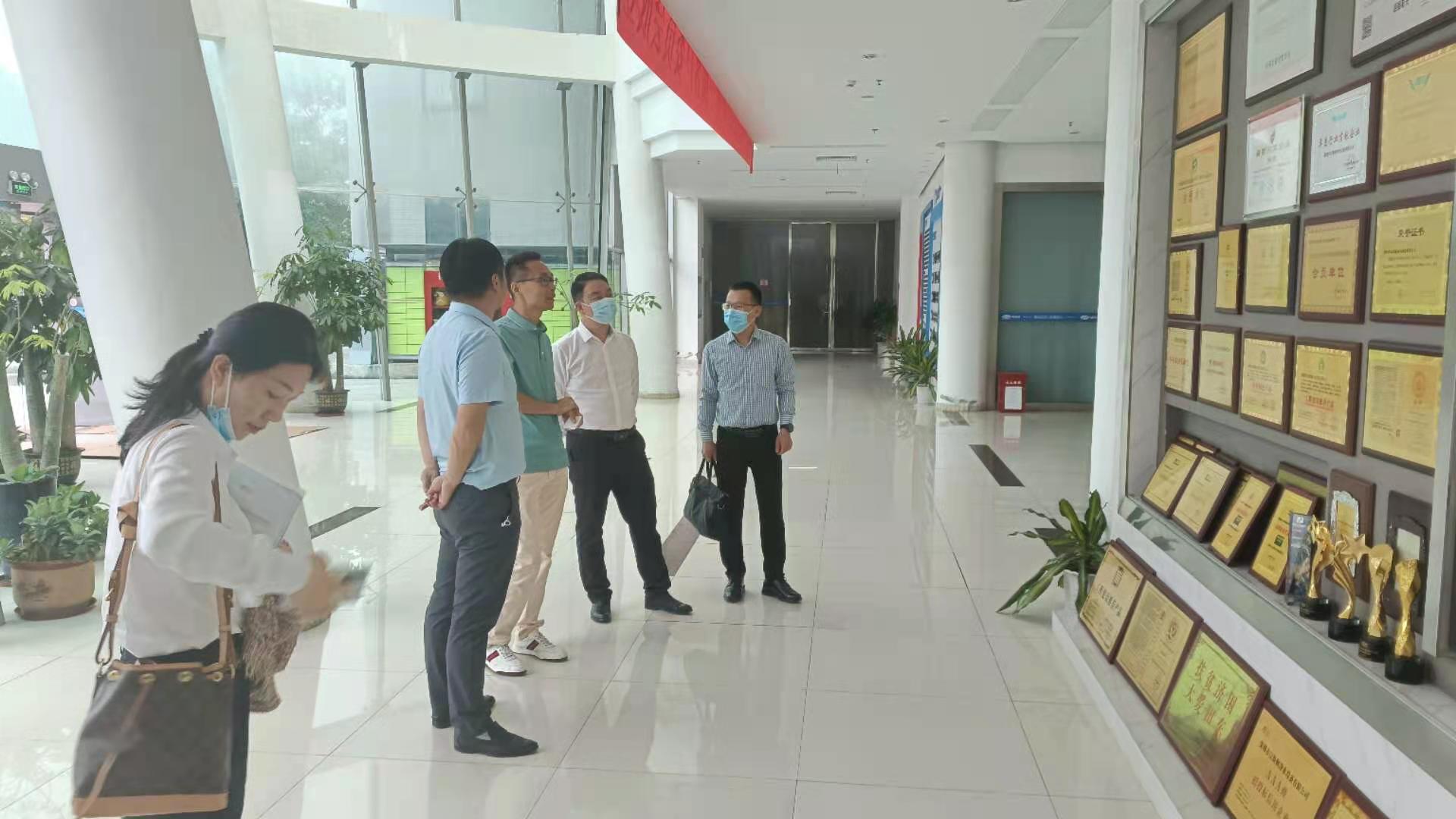 【企业新闻】明光市招商考察团莅临汉斯顿集团，开展参观考察